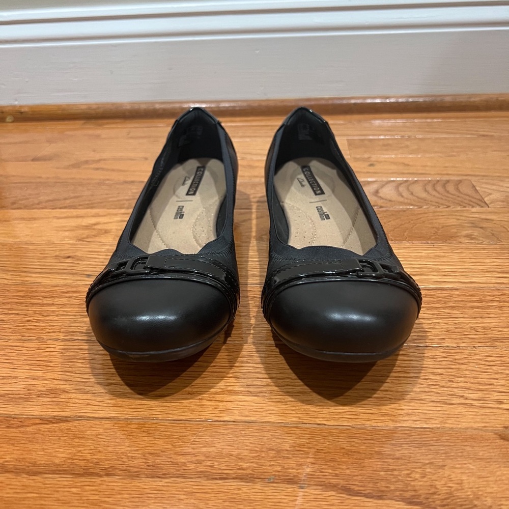CLARKS Womens Black Kinzie Leather Closed Toe Flats- Size 8 - Picture 2 of 8